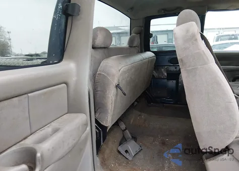 2000 Chevrolet Silverado 2500 Ls from USA, damaged, VIN 1GCGC29U6YE330361